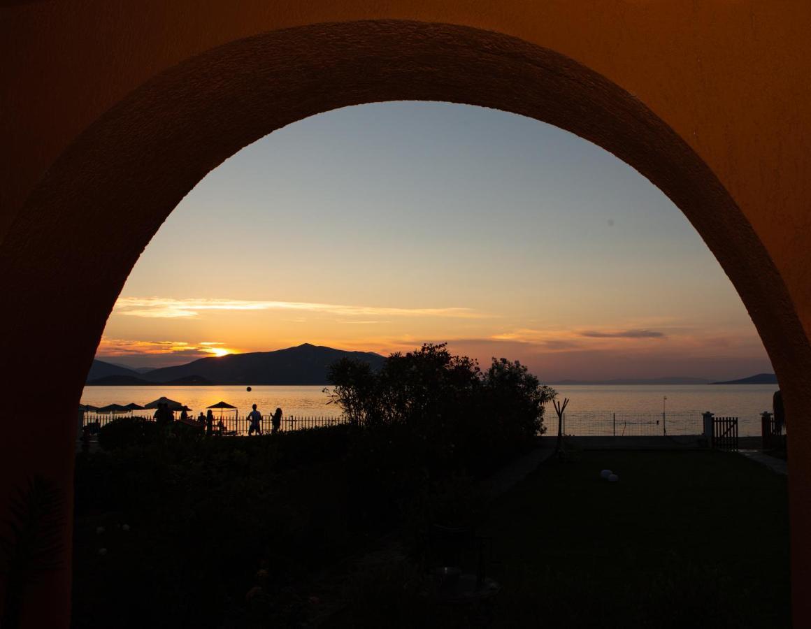 Pampas Seafront Villa, 6 Bedrooms, North Evvoia Kanatadhika ภายนอก รูปภาพ